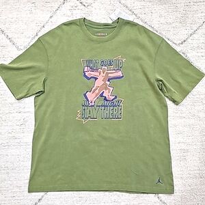 Brand new Air jordan Oversized Fit T shirt. Size women's M style code FD7208 340